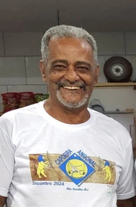 Mid-shot of Mestre Bocka.